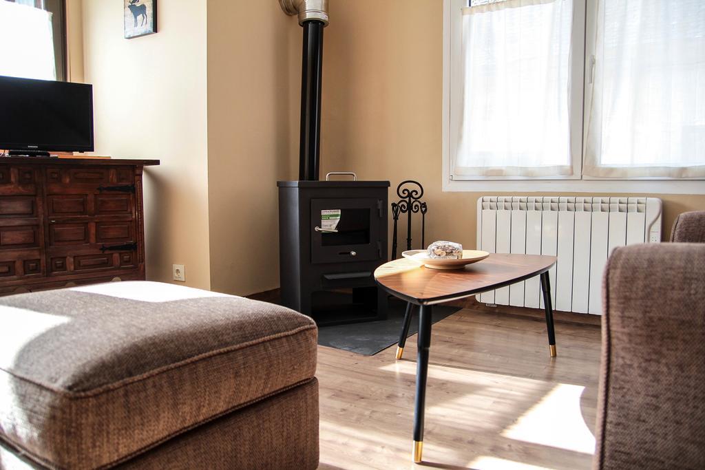 Apartamentos Snoe Mont Romies Salardú Eksteriør bilde