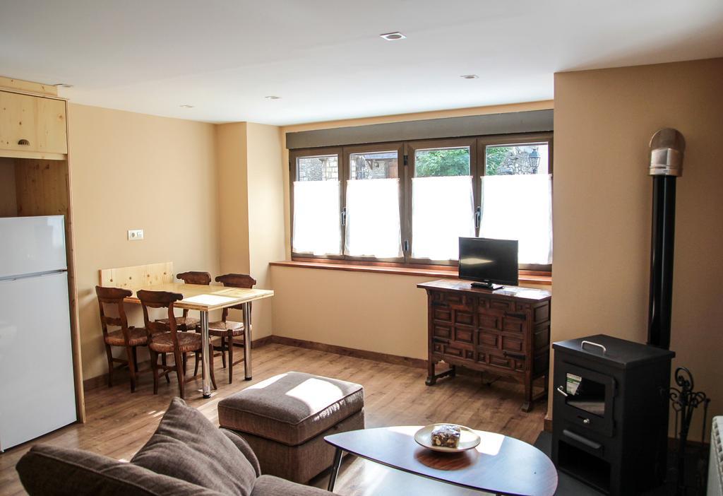 Apartamentos Snoe Mont Romies Salardú Eksteriør bilde